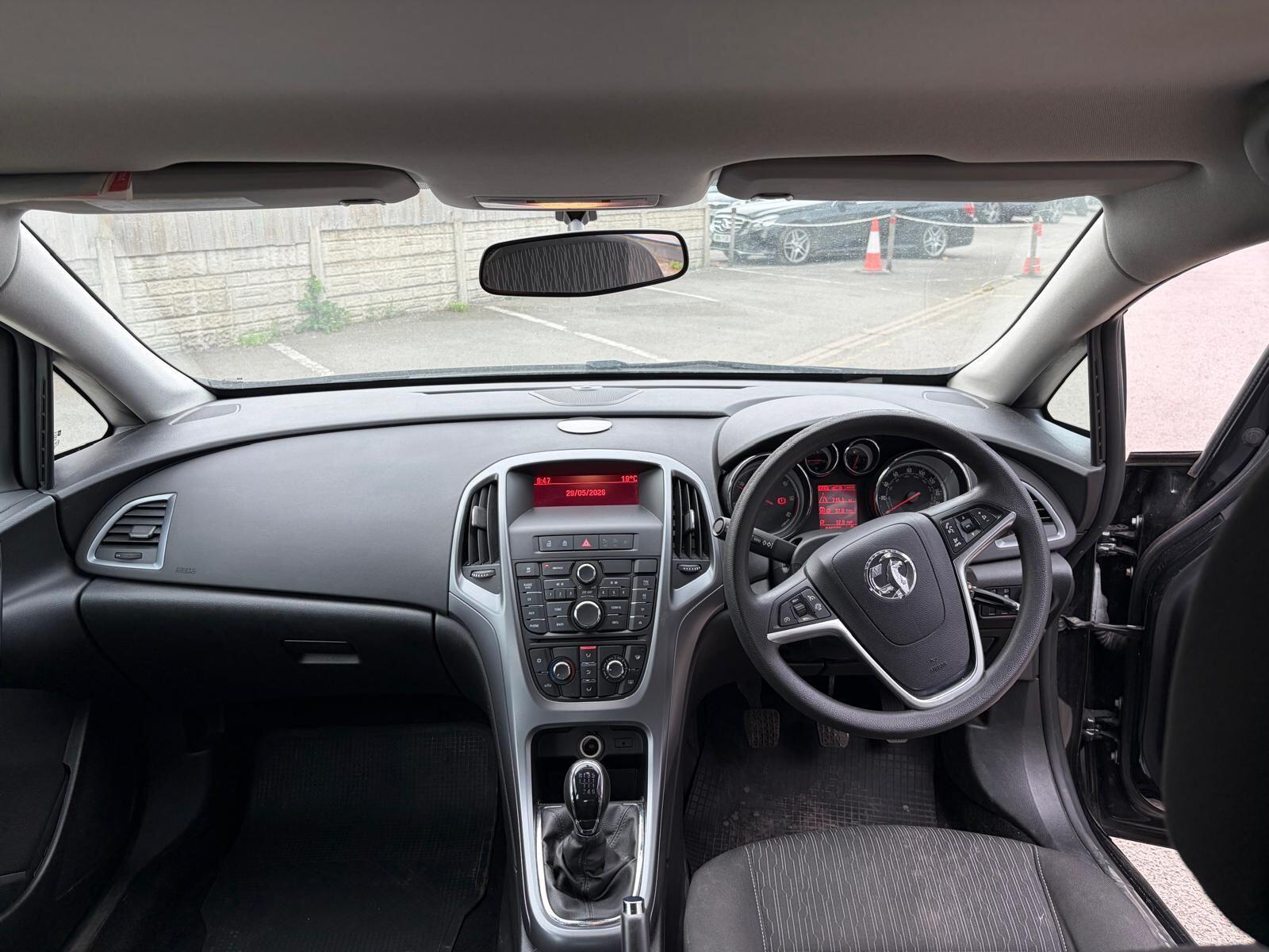 Vauxhall Astra - image 13